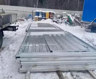 18 контейнеров для технической базы "Центр Лесхоз"