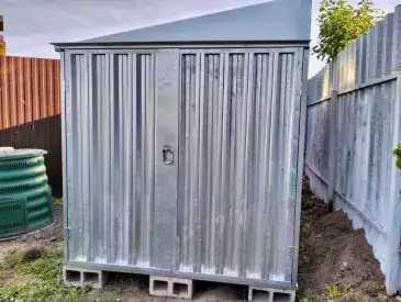 Хозблок для хранения вещей в цинковом цвете в пос. Мирный, Люберецкий р-н, МО